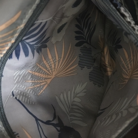 Lug Ranger Crossbody - Picture 8 of 15